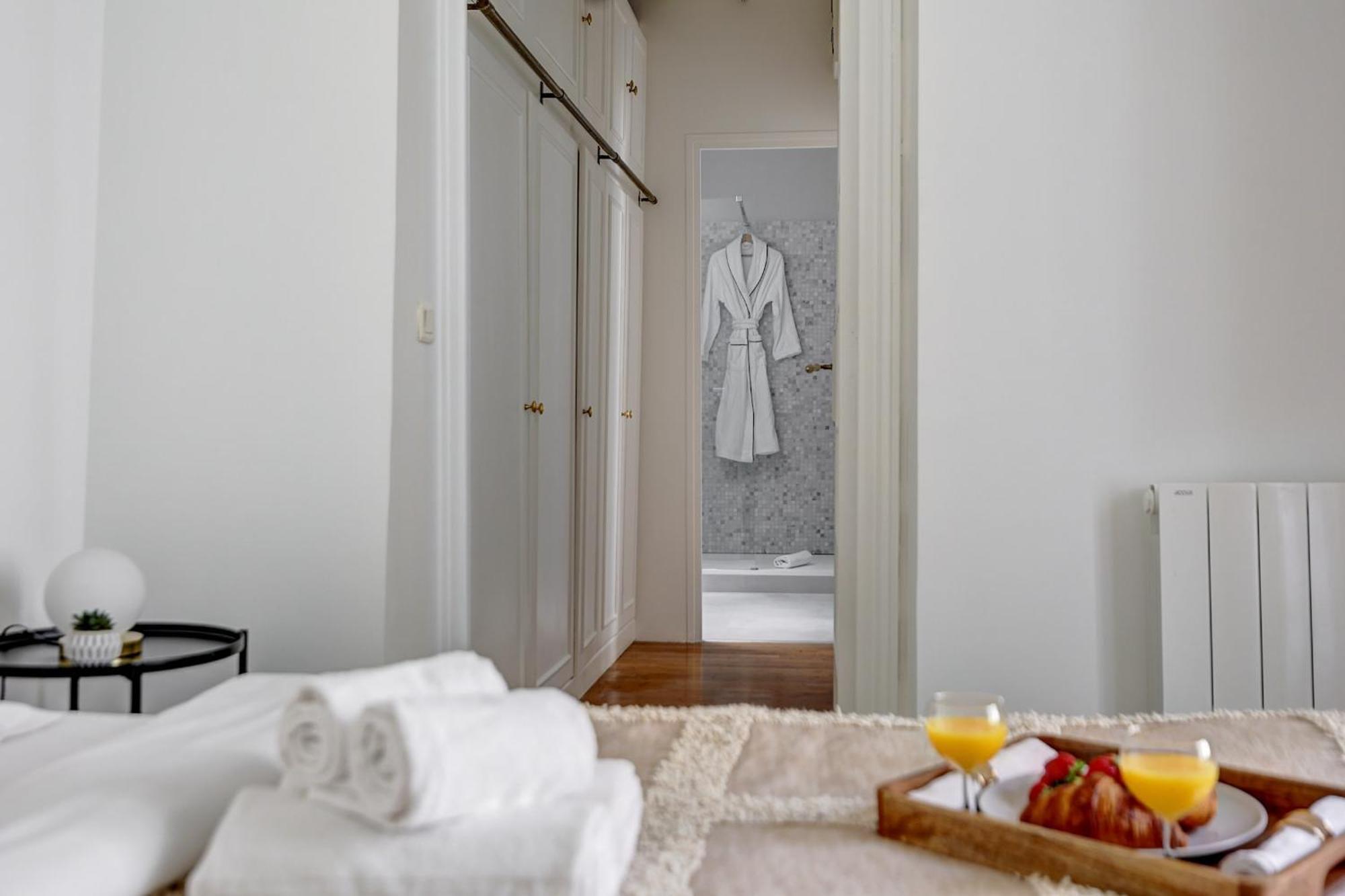 Champs-Elysees - 2Br With Balcony - Cityapartmentstay Paris Bagian luar foto