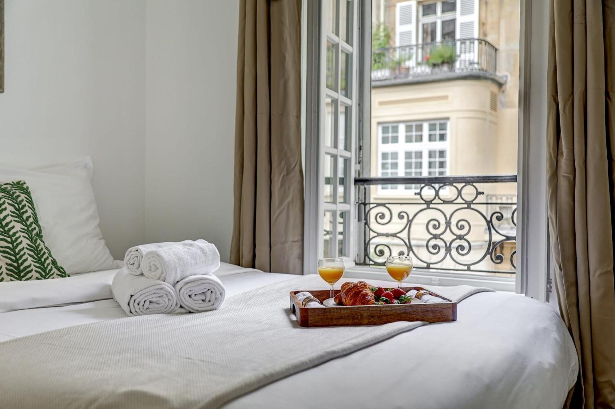 Champs-Elysees - 2Br With Balcony - Cityapartmentstay Paris Bagian luar foto
