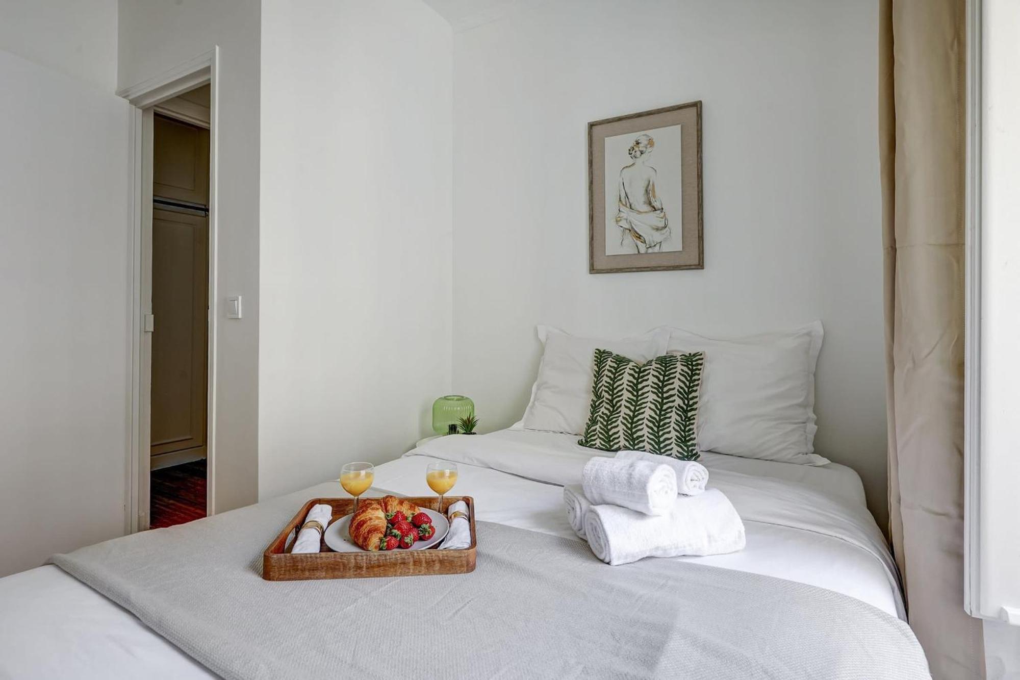 Champs-Elysees - 2Br With Balcony - Cityapartmentstay Paris Bagian luar foto