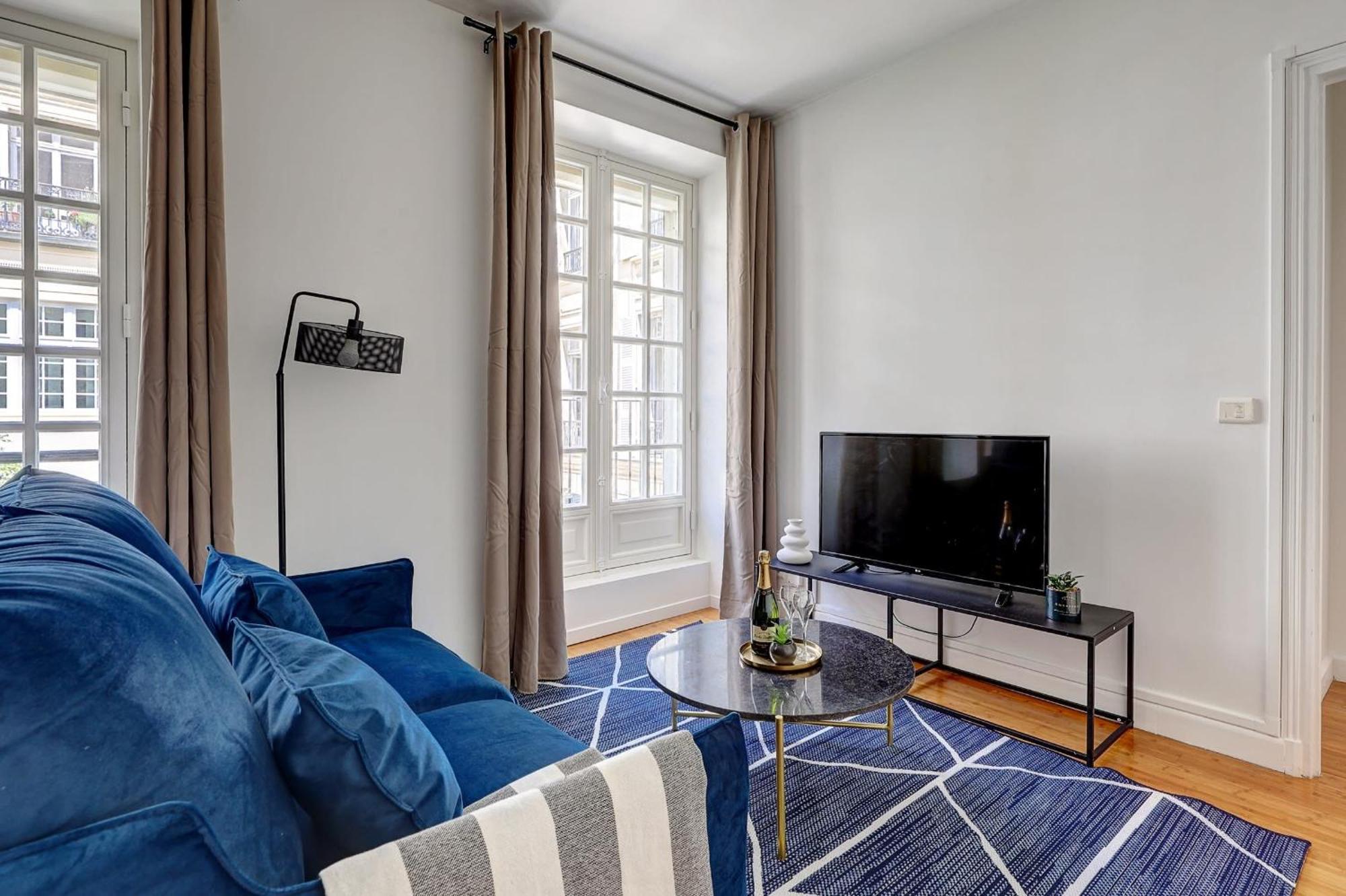 Champs-Elysees - 2Br With Balcony - Cityapartmentstay Paris Bagian luar foto