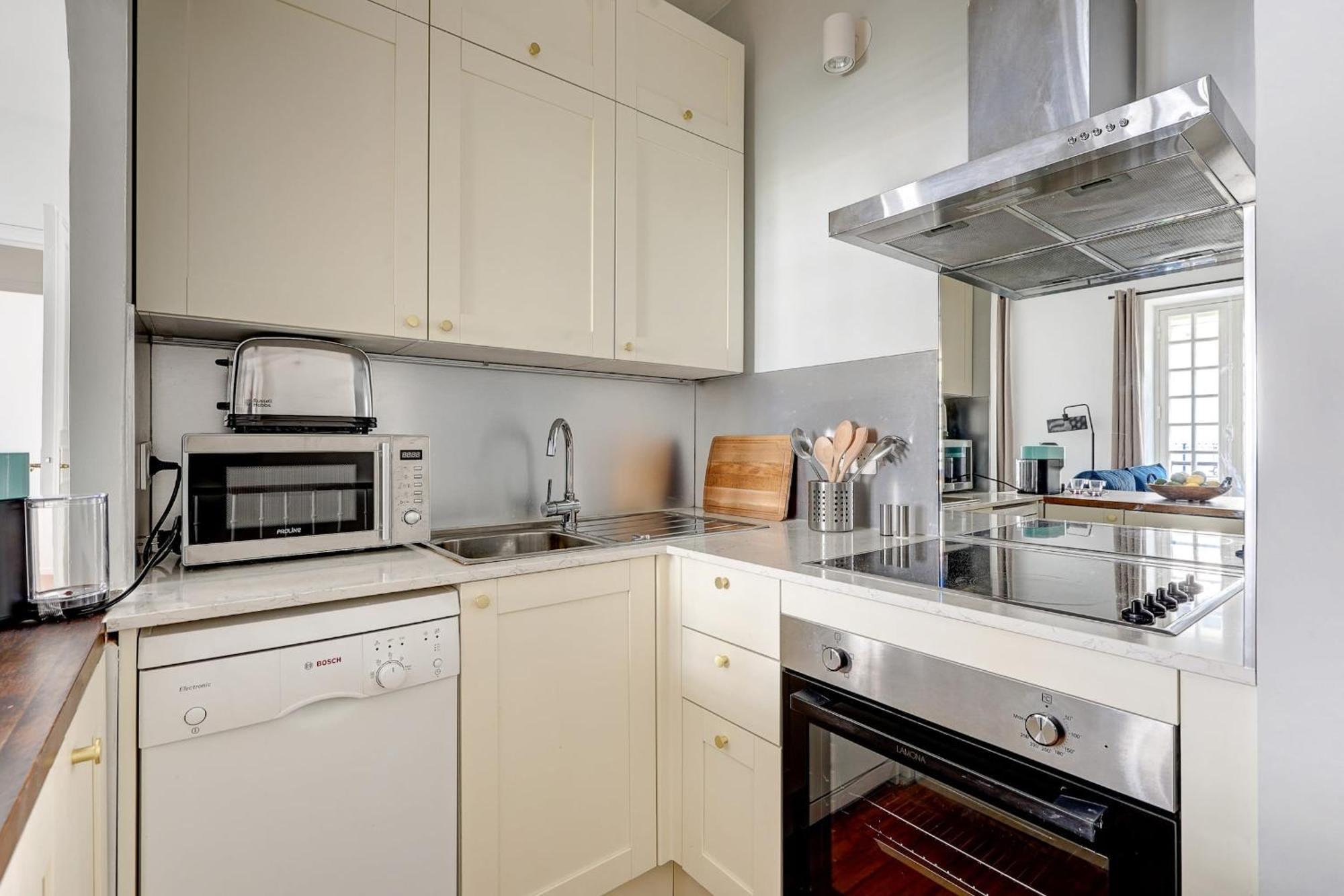 Champs-Elysees - 2Br With Balcony - Cityapartmentstay Paris Bagian luar foto